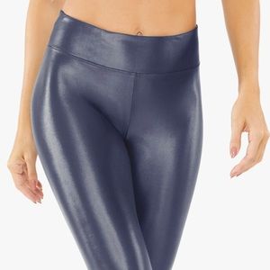 Lustrous High Rise Capri Legging - Midnight Blue